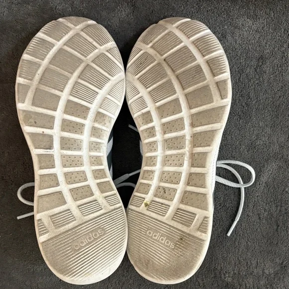 Adidas Women's cloudfoam Light Gray Sneakers sz 8 - Picture 3 of 4